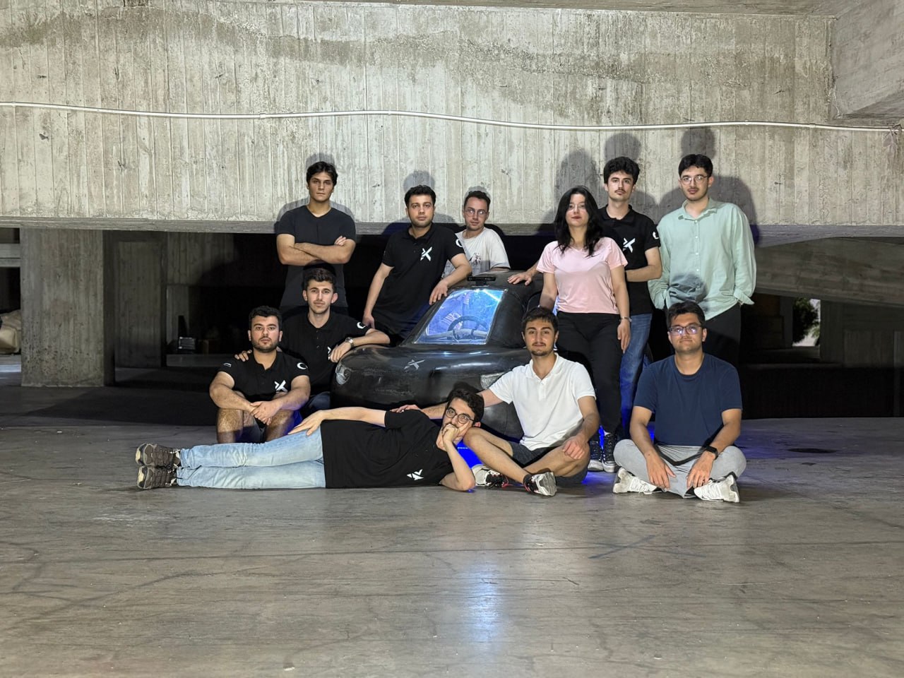 KATOT takımı otonom araç üzerinde çalışma anı - Karadeniz Teknik Üniversitesi laboratuvarı